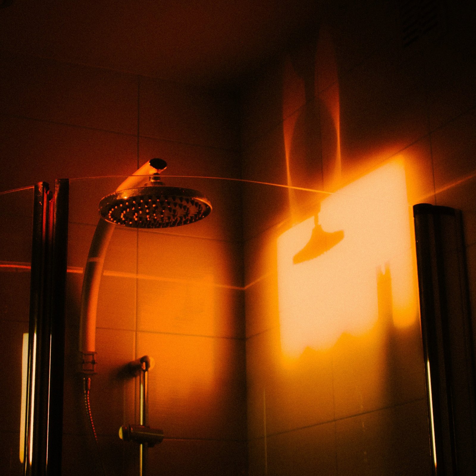 douche design avec un couché de soleil